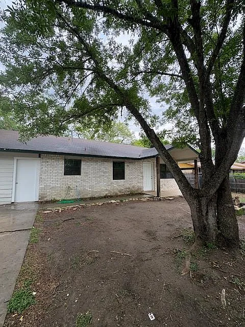 Building Photo - 606 Guadalimar St