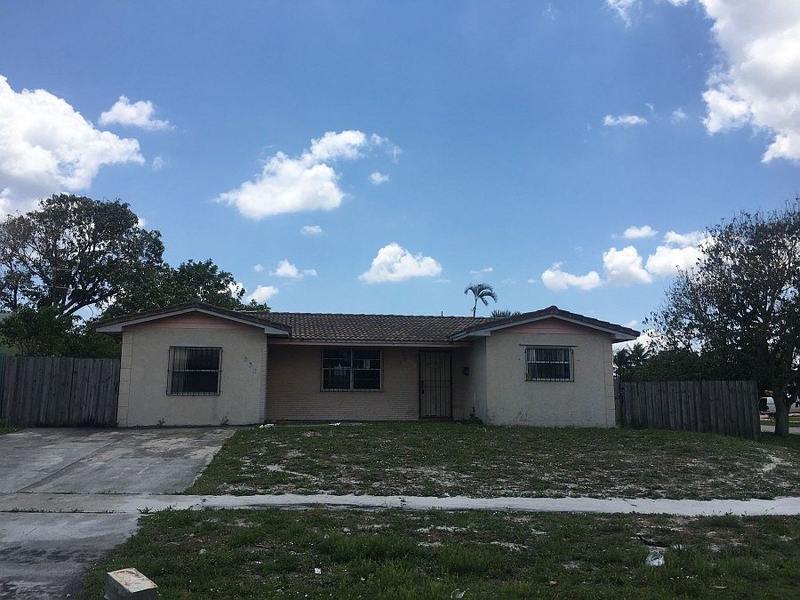 1st image of 830 SW 12th Ct