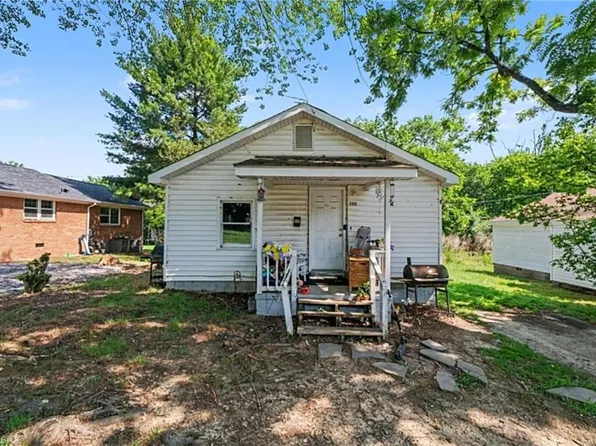 355 Foster St, Burlington, NC 27217