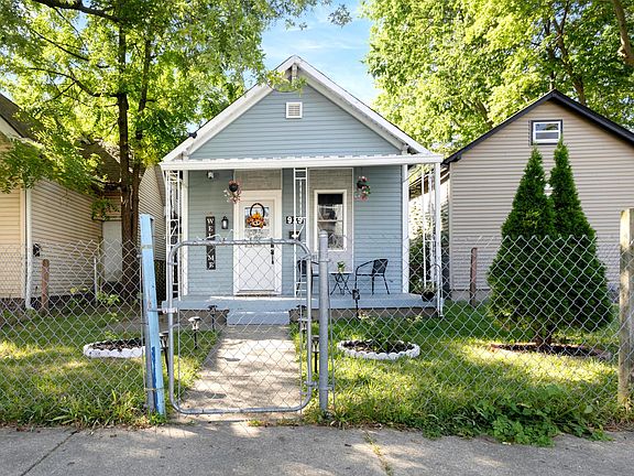 2nd image of 919 Woodlawn Ave