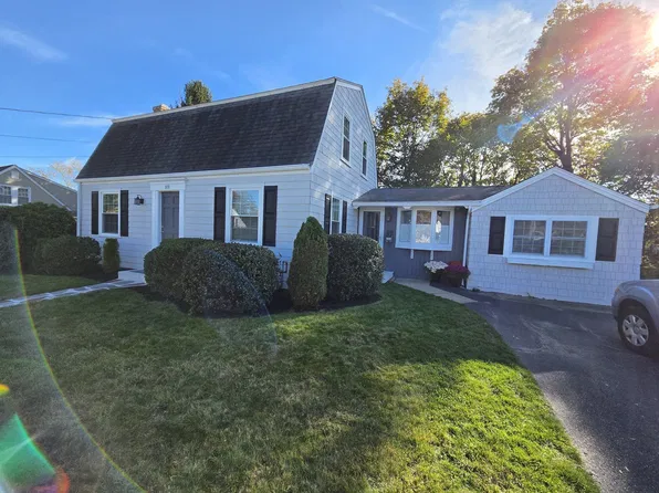 101 Hillside Ave, Somerset, MA 02726