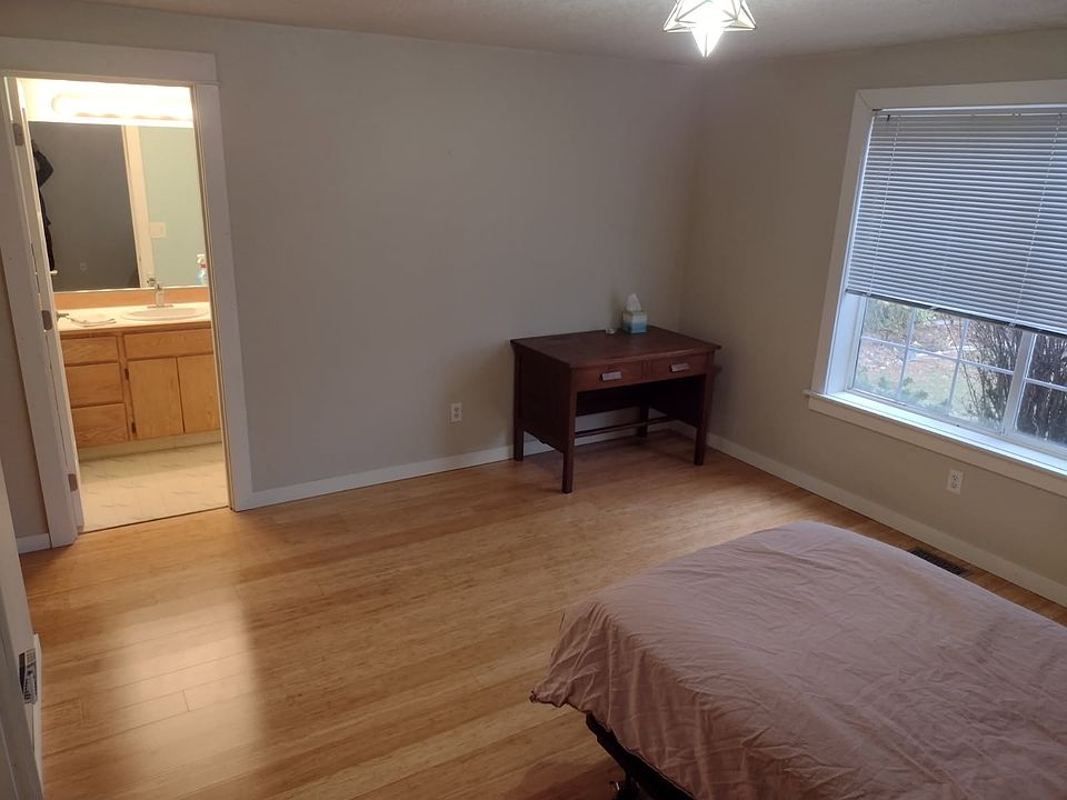 2nd image of 1604 SE 170th Ave