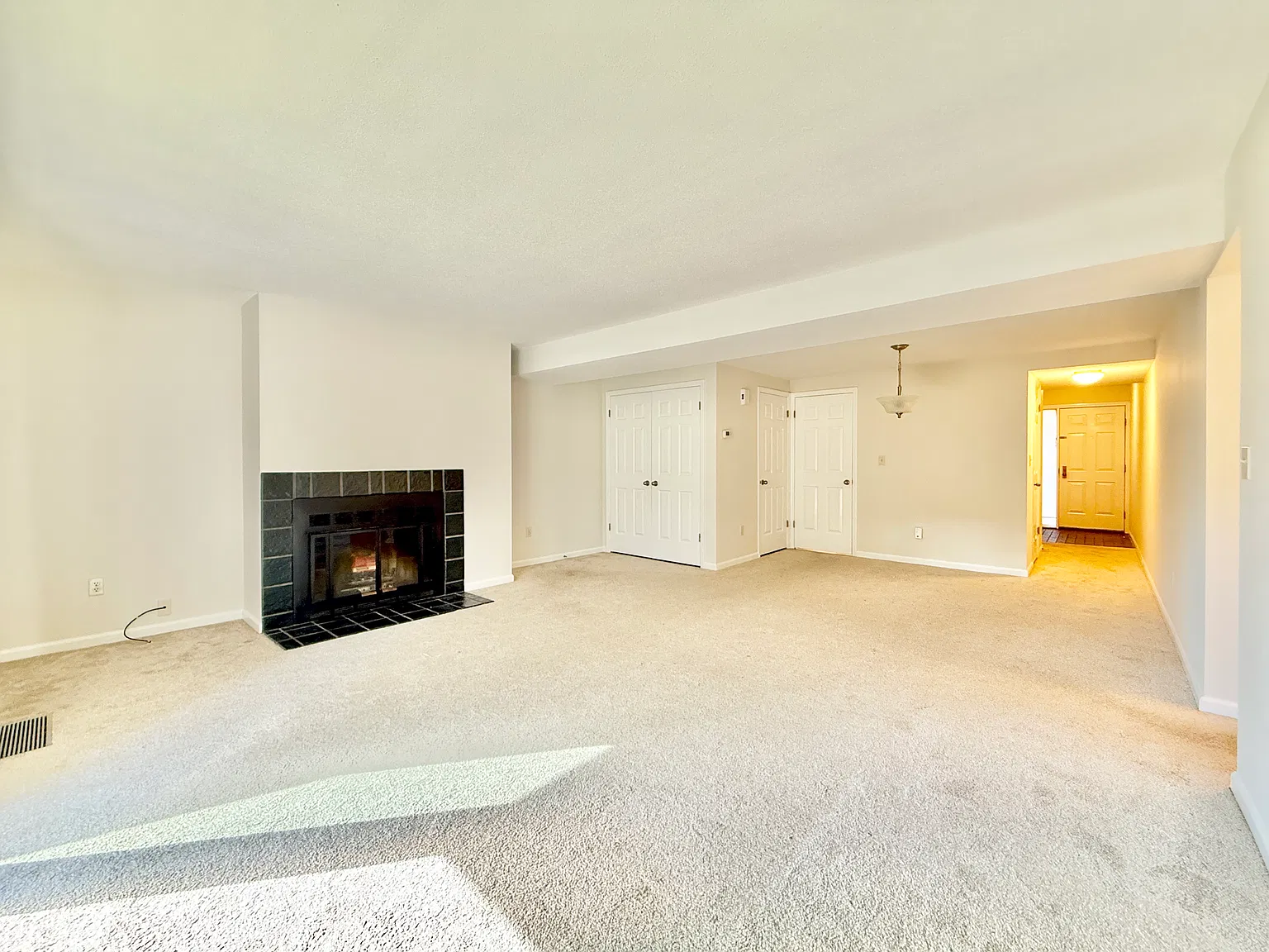 1 bed, 1.5 bath, 985 sqft, $2,600 — Photo 4