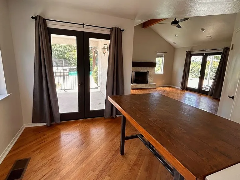 4033 W Douglas Ave — Photo 12