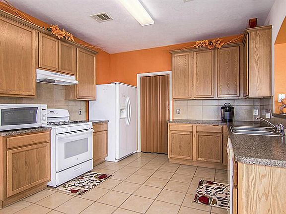 5th image of 3206 Raymond Ct