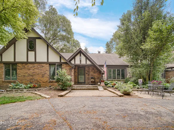 2619 Colby Point Rd, McHenry, IL 60050