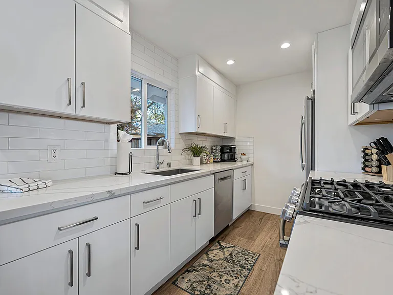 520 Piazza Dr #B — Photo 9