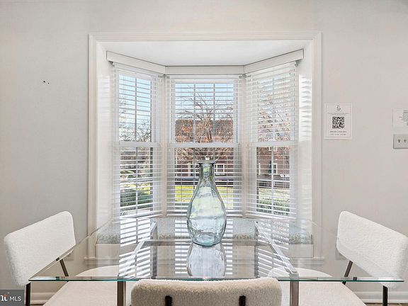 5th image of 4846 Chevy Chase Dr #148
