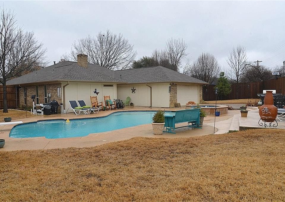 1st image of 1211 River Oaks Dr