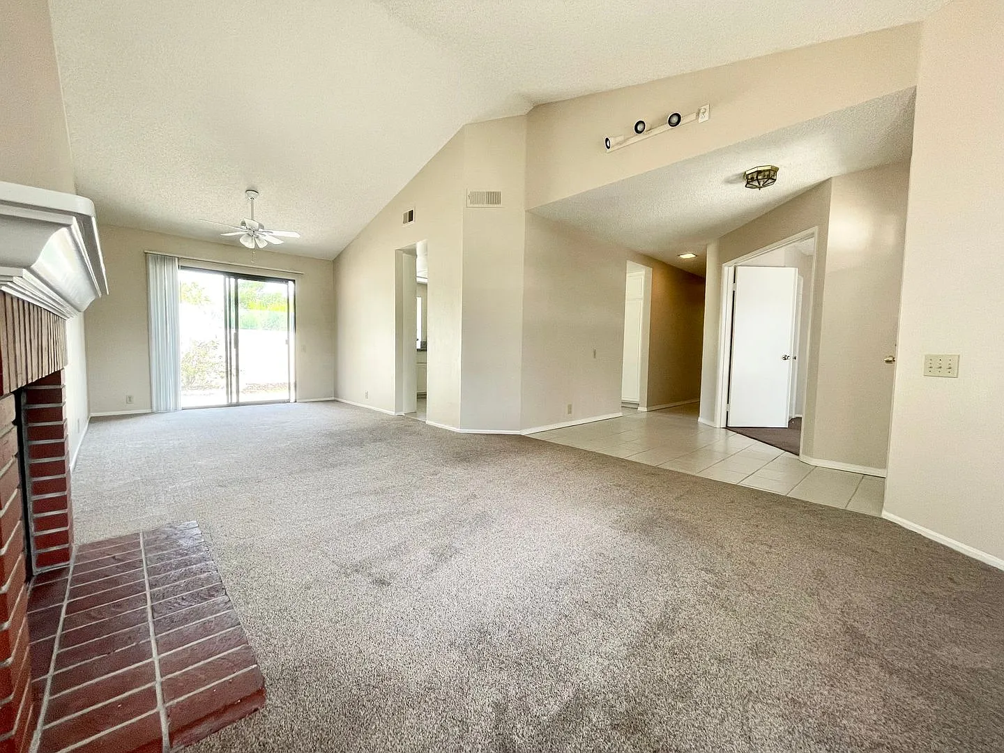 Single level home near Guajome Park w/ A/C! — Photo 3