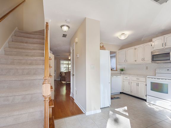 3rd image of 5058 Laurel Glen Ct SE