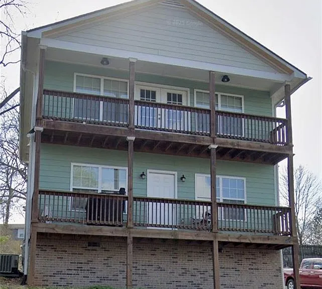 194 Strickland Ave — Photo 1