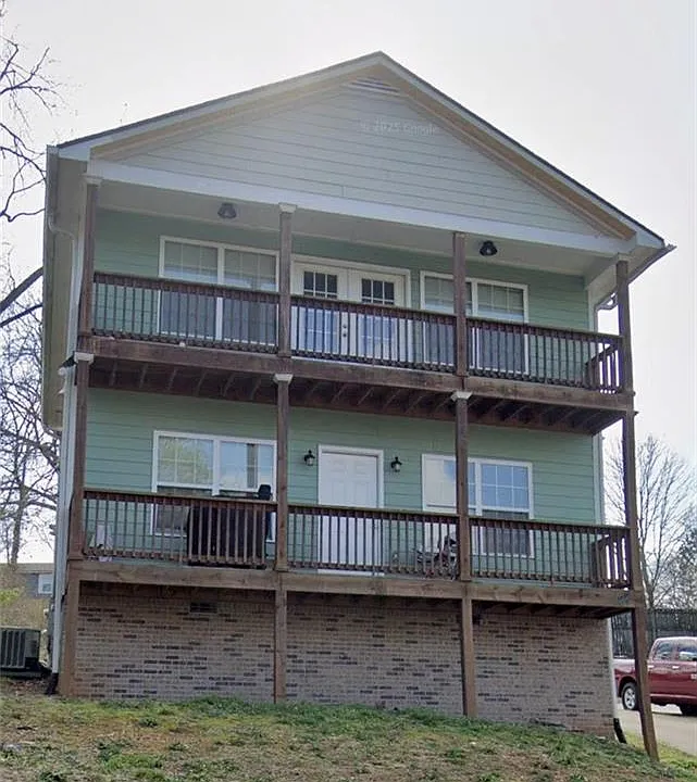 194 Strickland Ave
