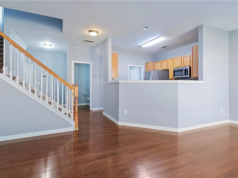 1126 Treymont Ln — Photo 6