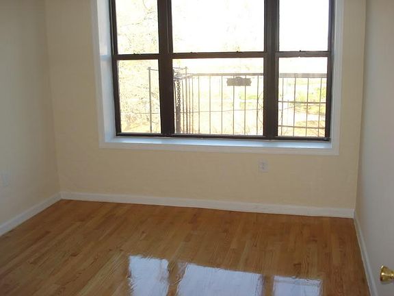 5th image of 215 Woodward St APT 8
