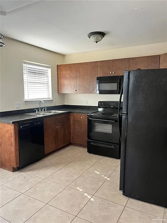 2 bed, 2.0 bath, 4200 sqft, $875 — Photo 4