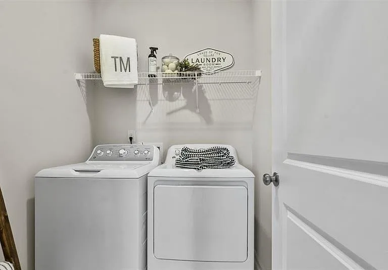 323 Sammon Way — Photo 34