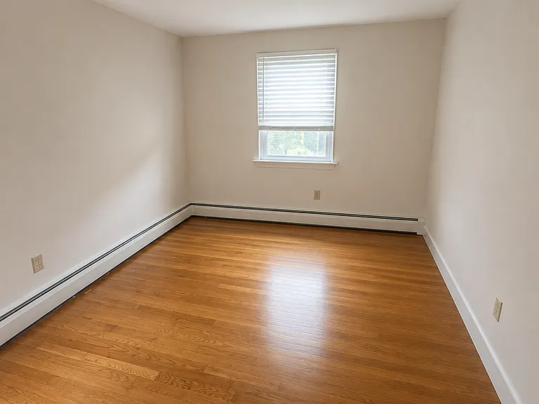 122 W Main St — Photo 5