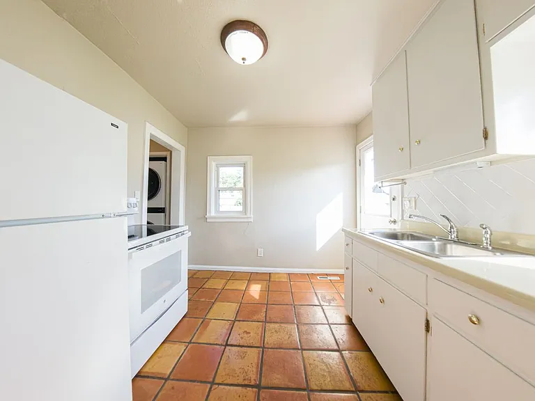 1001 Maish Ave — Photo 8