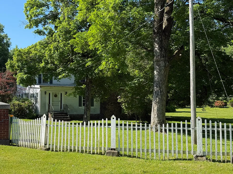Dutch Barn Dr