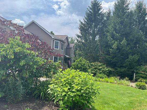 lanscaping by driveway