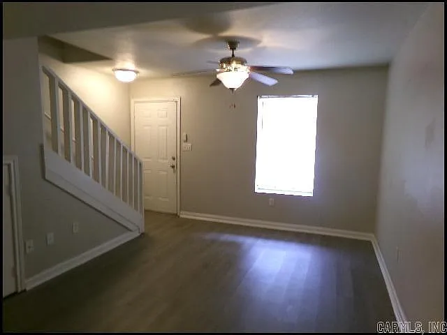 2 bed, 1.5 bath, 904 sqft, $799 — Photo 4