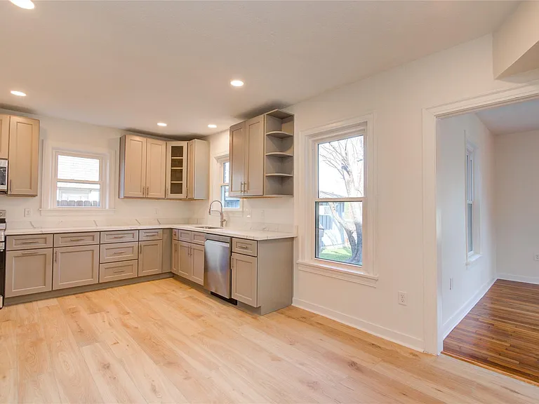 2208 Blodgett St #1 — Photo 9