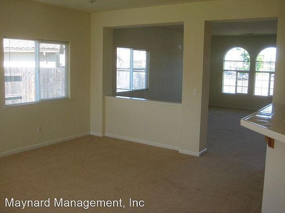 5th image of 324 Eagle Dr