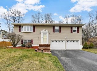 20 Newbury St, Monroe, NY 10950