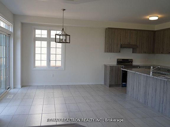 4th image of 465 Hornbeck St E