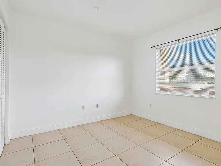 The Oaks Condominium — Photo 47