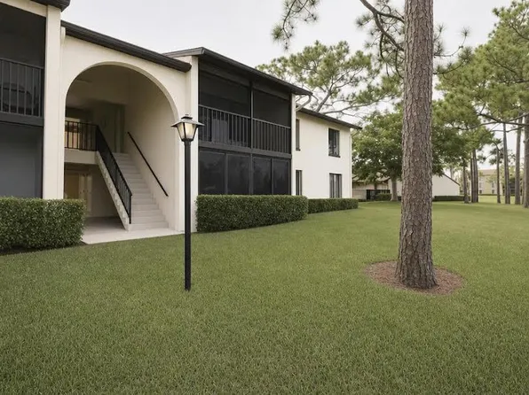 614 Sea Pine Way #H2, Greenacres, FL 33415