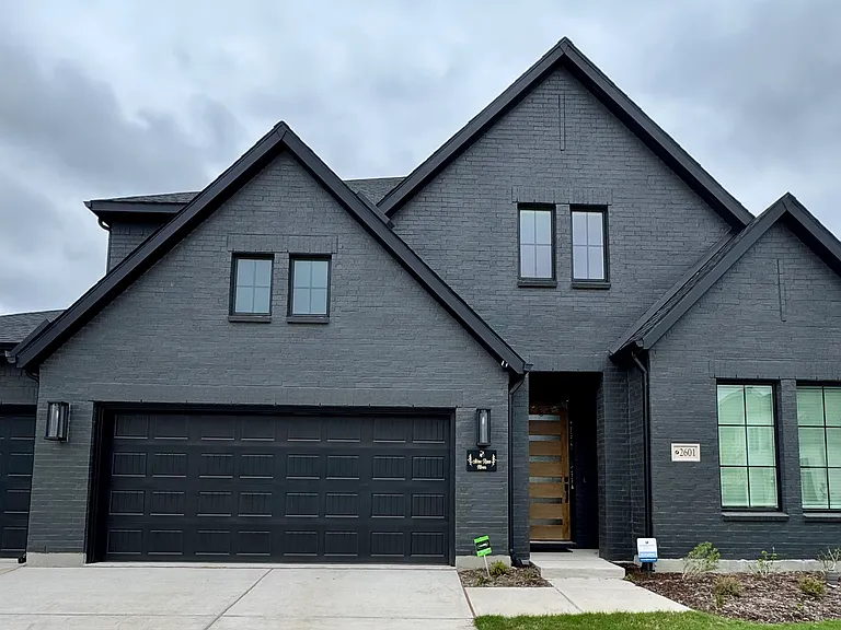 2601 Woodside Rd — Photo 1