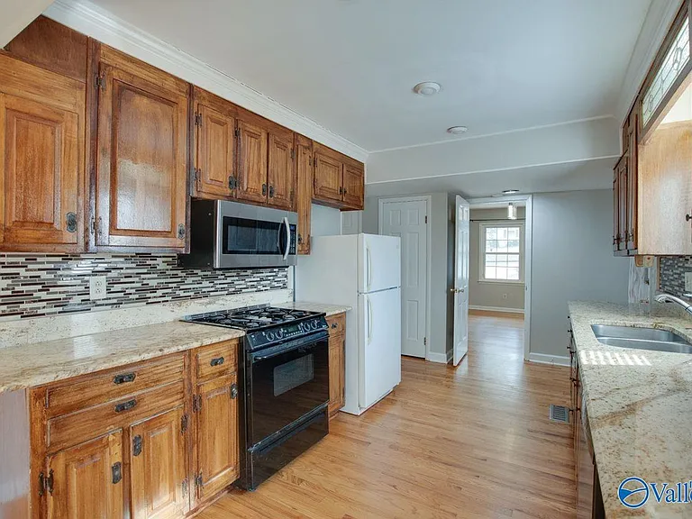 2700 Briarwood Dr SE — Photo 9