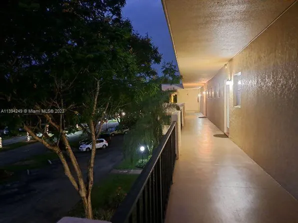 151 Berkley Rd APT 306, Hollywood, FL 33024