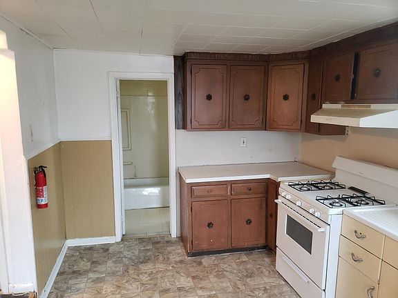 3rd image of 454 Velde Ave #2