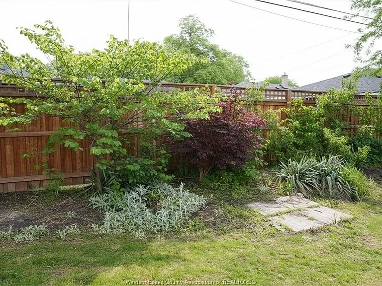 2688 Jamaica Cres — Photo 14