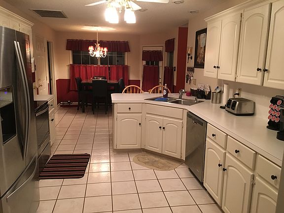 3rd image of 1101 Foxwood Dr