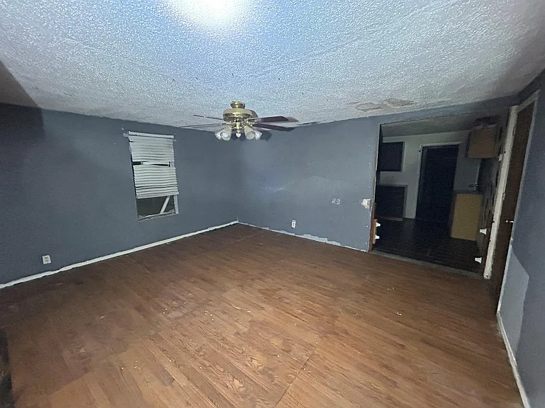 221 S Central Ave — Photo 18