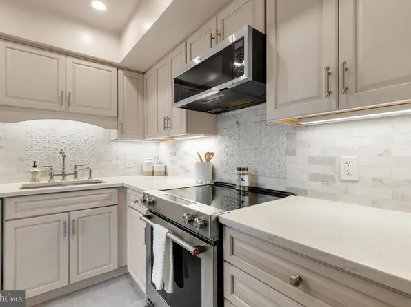 4627 36th St S APT A1, Arlington, VA 22206