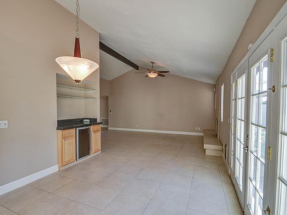 4th image of 1500 N MARKDALE Street #9