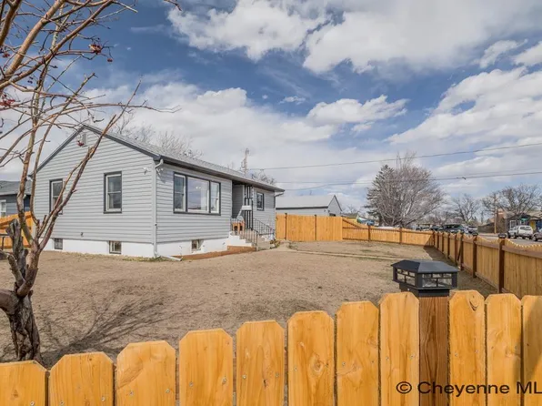 2904 Plum Dr, Cheyenne, WY 82001