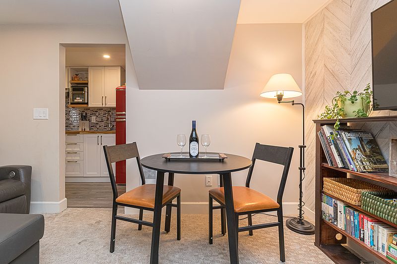 Saanich House for rent - 2 Bedrooms — photo 2