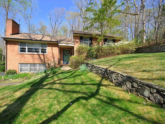 3rd image of 3638 E Woodside Ave