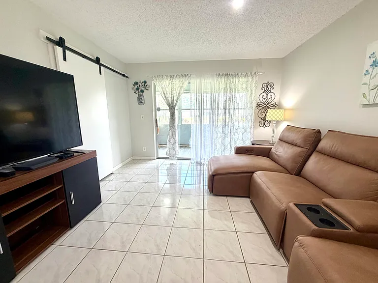 232 Lake Meryl Dr — Photo 17