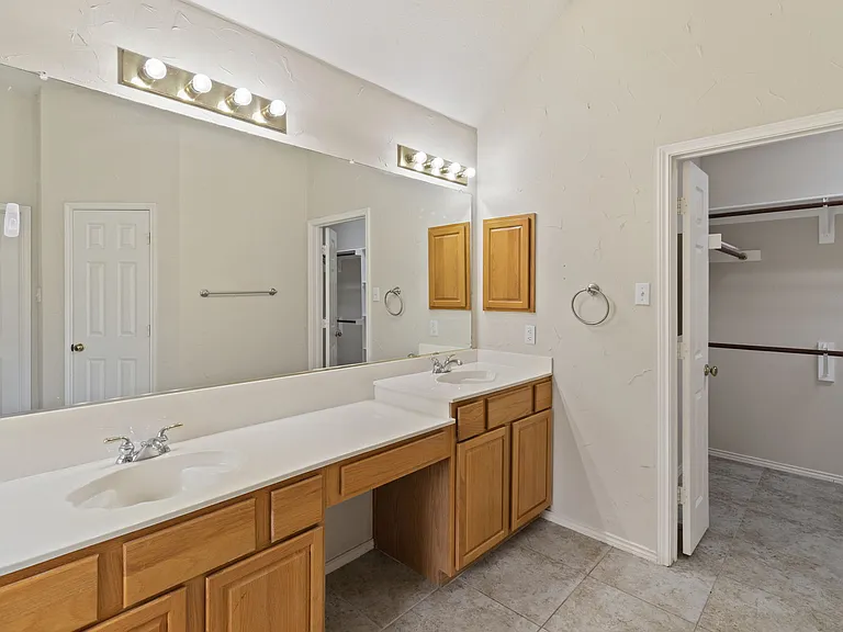 8804 Falcon View Dr — Photo 7