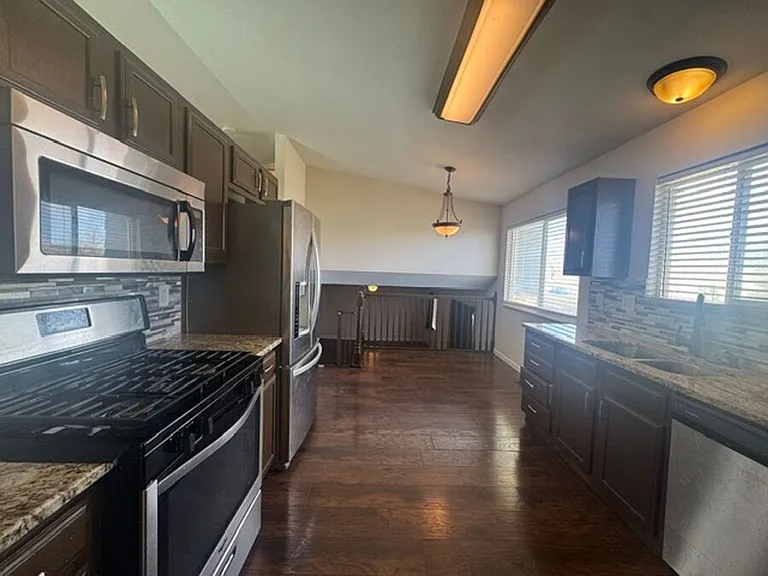 803 Foxwood Dr — Photo 8