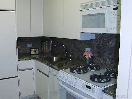 Sold by Century 21 Benjamin Realty | media 60