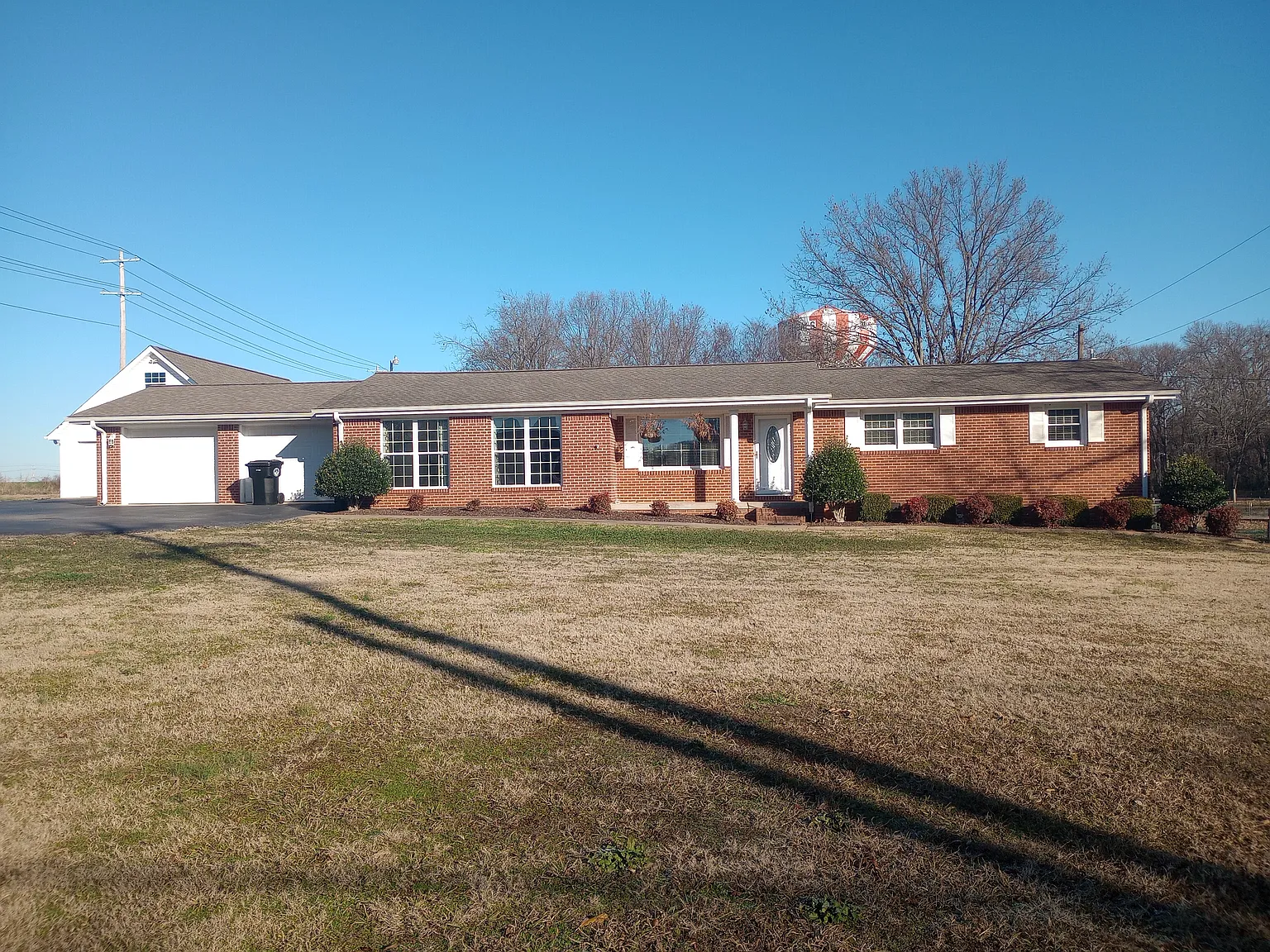 3 bed, 1957 sqft, $1,795 — Photo 1
