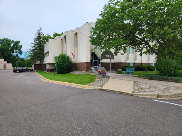 10750 Rockford Rd APT 208, Plymouth, MN 55442